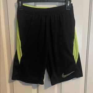 Nike boysBlack and Yellow Sports Shorts